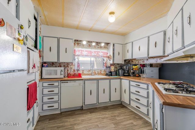 2330 E Avenue J 8 121, Lancaster, CA 93535