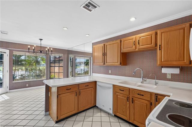 1440 Larkspur DR, Fort Myers, FL 33901