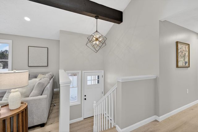 5 Heron Drive, Londonderry, NH 03053