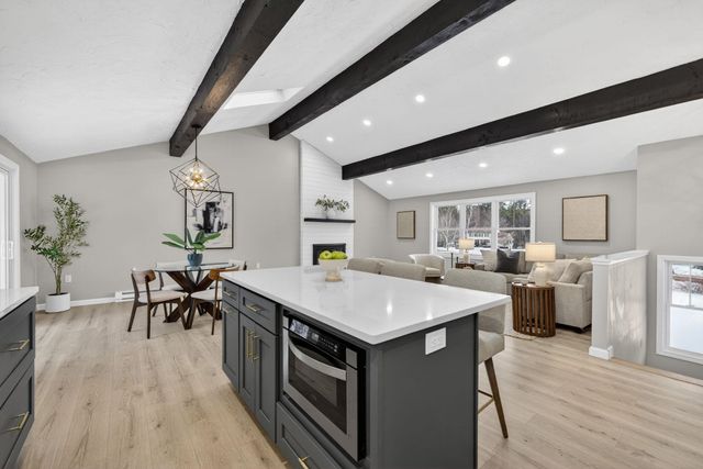 5 Heron Drive, Londonderry, NH 03053