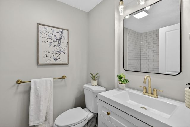 5 Heron Drive, Londonderry, NH 03053