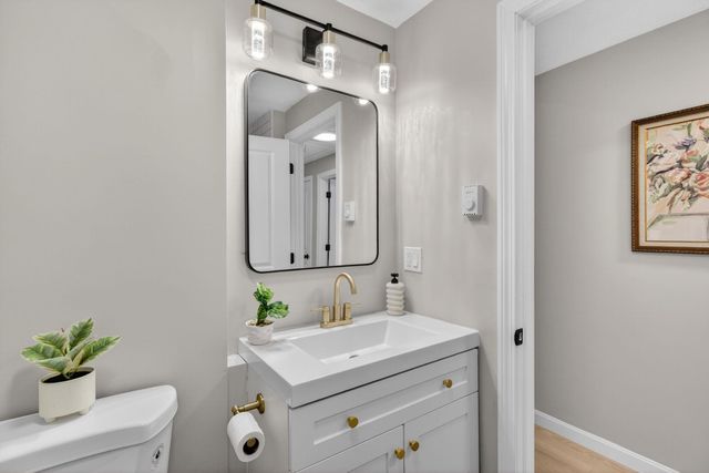 5 Heron Drive, Londonderry, NH 03053