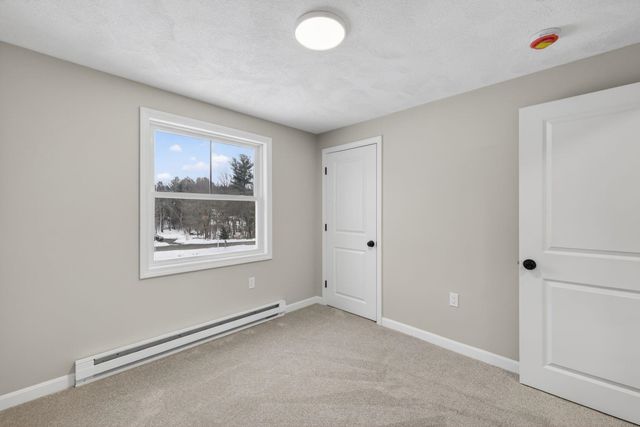 5 Heron Drive, Londonderry, NH 03053