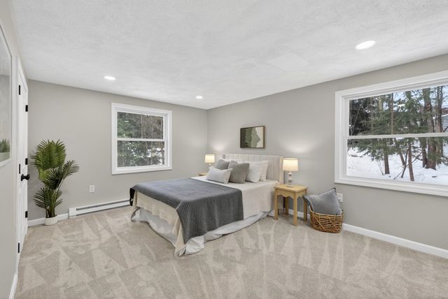 5 Heron Drive, Londonderry, NH 03053