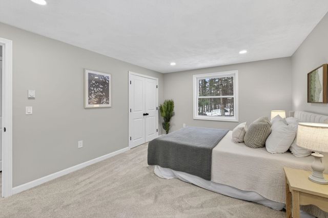 5 Heron Drive, Londonderry, NH 03053