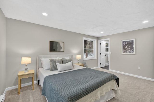 5 Heron Drive, Londonderry, NH 03053