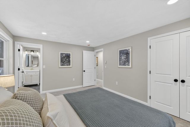 5 Heron Drive, Londonderry, NH 03053