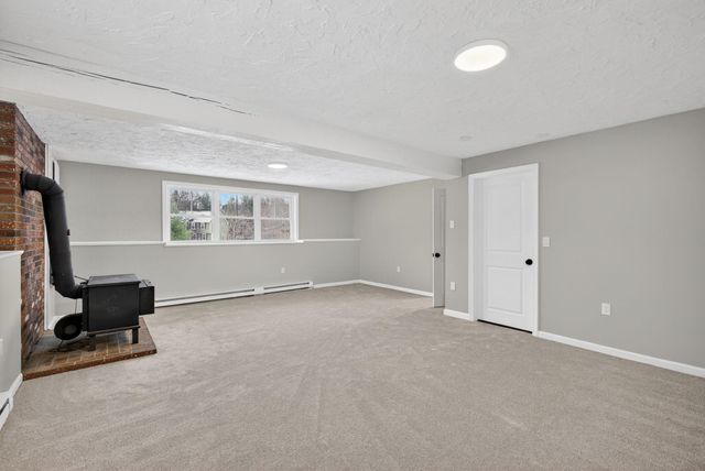 5 Heron Drive, Londonderry, NH 03053