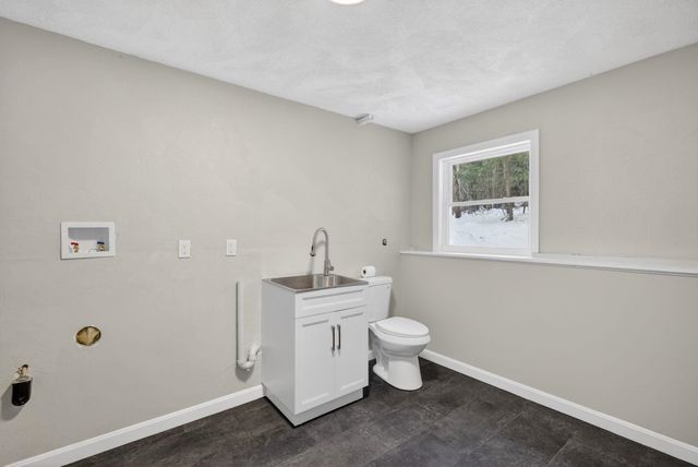 5 Heron Drive, Londonderry, NH 03053