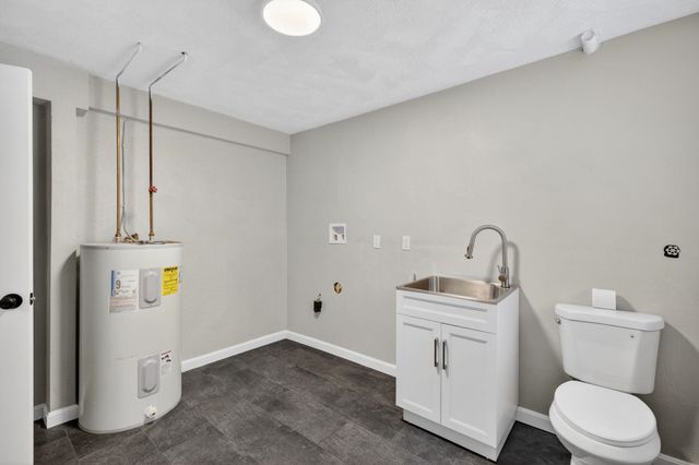 5 Heron Drive, Londonderry, NH 03053