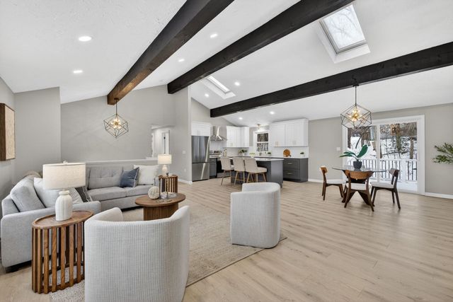 5 Heron Drive, Londonderry, NH 03053