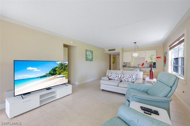 1057 Forest Lakes DR 209, Naples, FL 34105