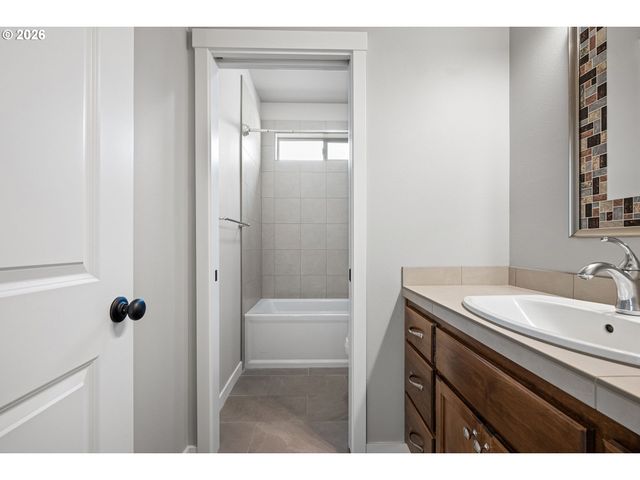 51 GRIZZLY Ave, Eugene, OR 97404