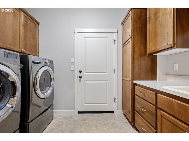 51 GRIZZLY Ave, Eugene, OR 97404