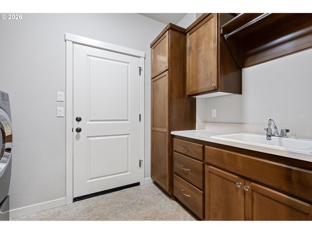 51 GRIZZLY Ave, Eugene, OR 97404