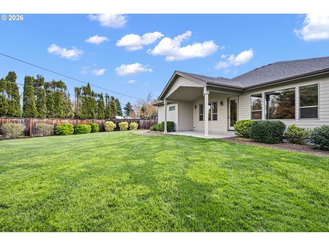 51 GRIZZLY Ave, Eugene, OR 97404