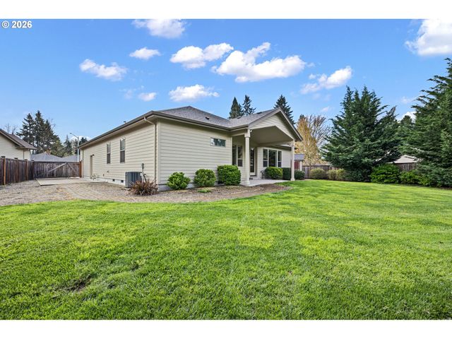 51 GRIZZLY Ave, Eugene, OR 97404