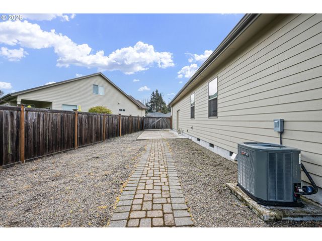 51 GRIZZLY Ave, Eugene, OR 97404