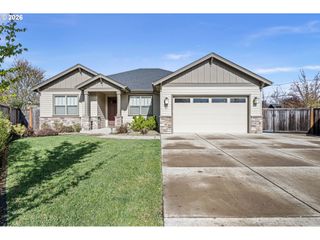 51 GRIZZLY Ave, Eugene, OR 97404