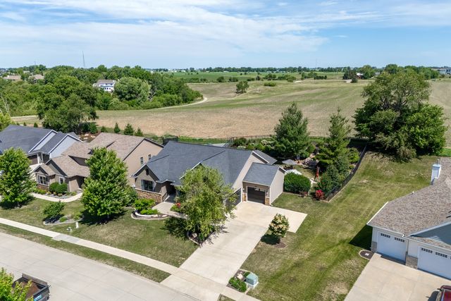 6234 Whispering Hill Court, Bettendorf, IA 52722