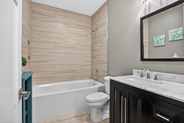 6234 Whispering Hill Court, Bettendorf, IA 52722
