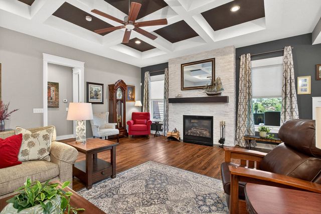 6234 Whispering Hill Court, Bettendorf, IA 52722