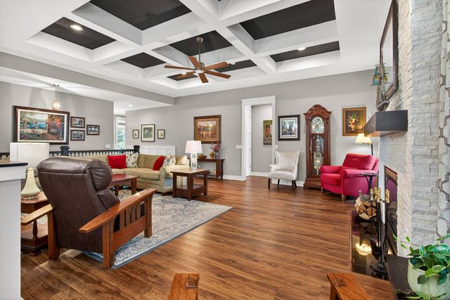 6234 Whispering Hill Court, Bettendorf, IA 52722