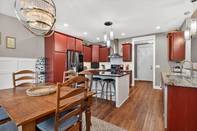6234 Whispering Hill Court, Bettendorf, IA 52722