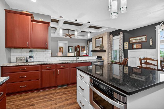 6234 Whispering Hill Court, Bettendorf, IA 52722