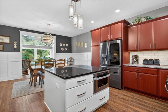 6234 Whispering Hill Court, Bettendorf, IA 52722
