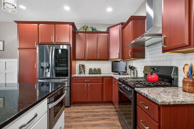 6234 Whispering Hill Court, Bettendorf, IA 52722