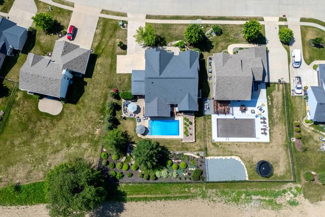 6234 Whispering Hill Court, Bettendorf, IA 52722