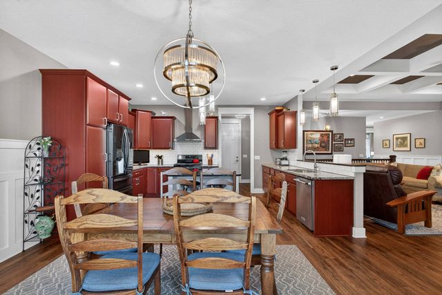 6234 Whispering Hill Court, Bettendorf, IA 52722