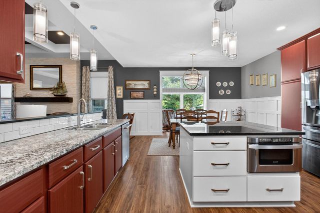 6234 Whispering Hill Court, Bettendorf, IA 52722