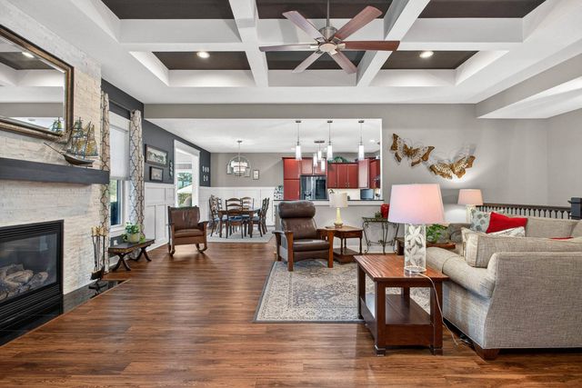 6234 Whispering Hill Court, Bettendorf, IA 52722