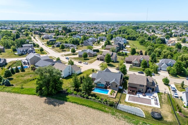 6234 Whispering Hill Court, Bettendorf, IA 52722