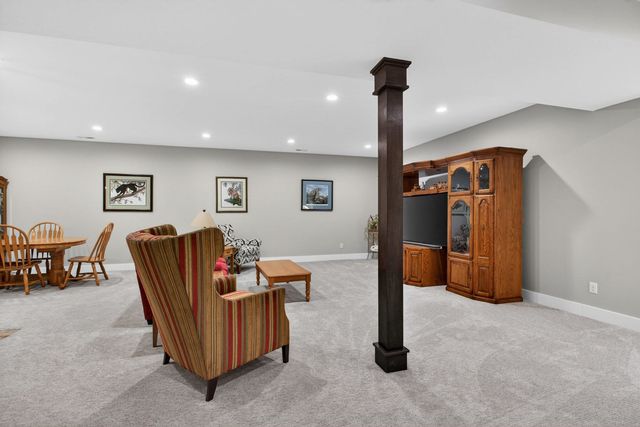 6234 Whispering Hill Court, Bettendorf, IA 52722
