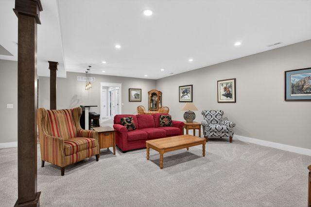 6234 Whispering Hill Court, Bettendorf, IA 52722