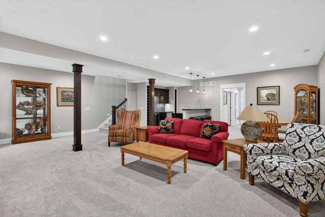 6234 Whispering Hill Court, Bettendorf, IA 52722