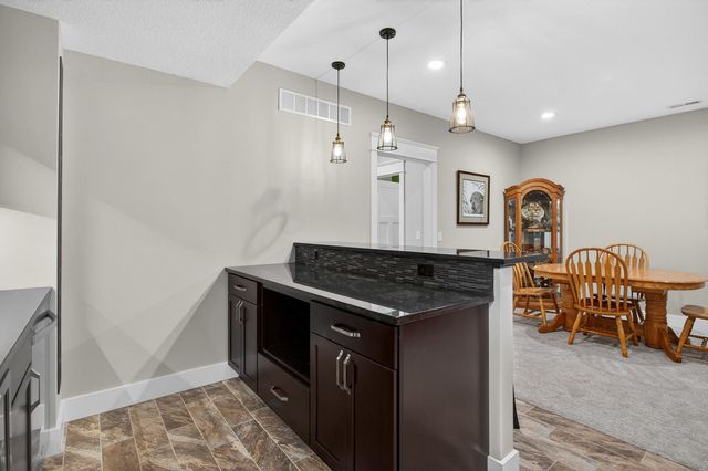 6234 Whispering Hill Court, Bettendorf, IA 52722