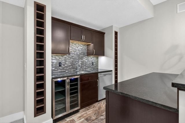 6234 Whispering Hill Court, Bettendorf, IA 52722