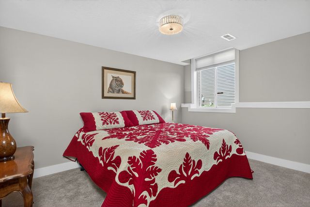 6234 Whispering Hill Court, Bettendorf, IA 52722