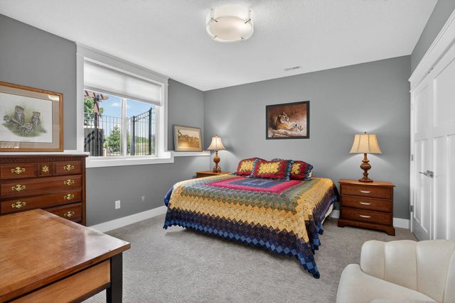 6234 Whispering Hill Court, Bettendorf, IA 52722