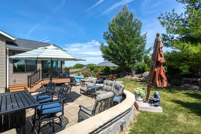 6234 Whispering Hill Court, Bettendorf, IA 52722