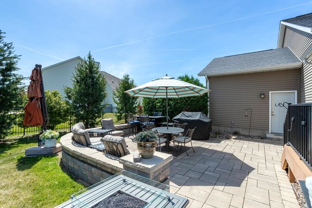 6234 Whispering Hill Court, Bettendorf, IA 52722