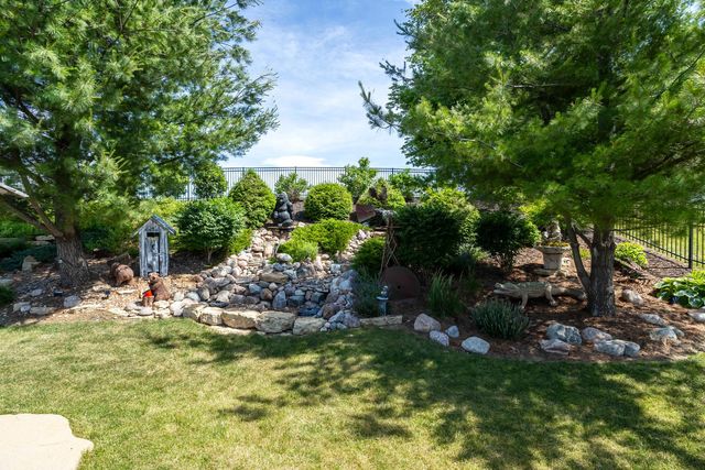 6234 Whispering Hill Court, Bettendorf, IA 52722