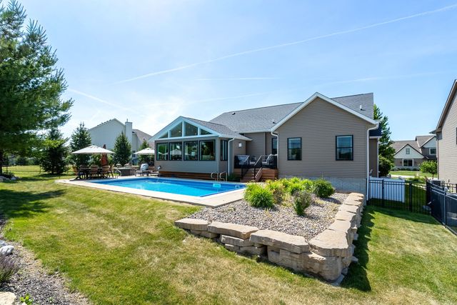 6234 Whispering Hill Court, Bettendorf, IA 52722
