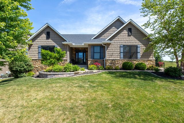 6234 Whispering Hill Court, Bettendorf, IA 52722