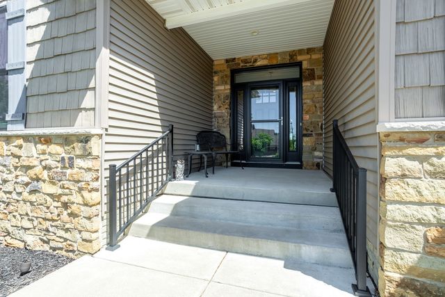 6234 Whispering Hill Court, Bettendorf, IA 52722
