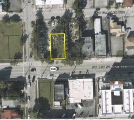 1471 SW 1st St, Miami, FL 33135